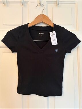 Hollister Black Ribbed V-Neck Baby Tee XS NWT
